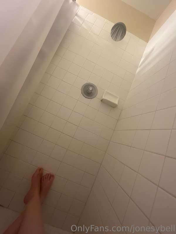 Shower time photo dump! 🚿👅