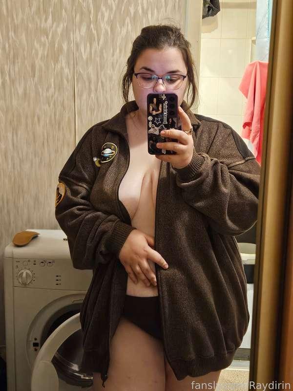 About to post something nice 🌼
Internet difficulties at a studio so I'm chilling at home recording sexy stuff 

#bbw #bigbelly #saggyboobs #chubby #bignipples #bellybutton 