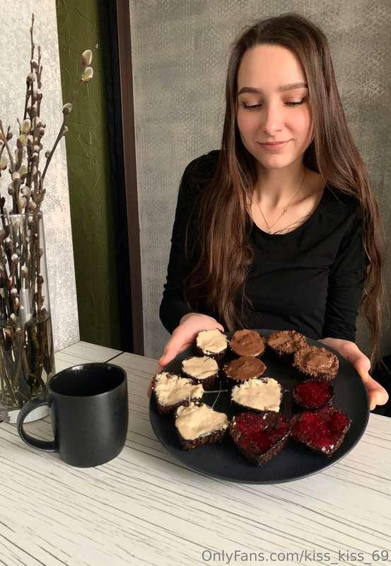 🍪 I eat cookies and don’t gain weight... 😏Maybe you have a l..