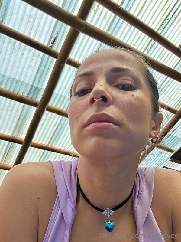 Only two sexting slots left available right now. Message me ..