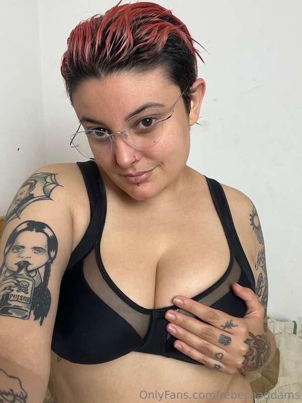 I'm bored😣, do you want to play with me😈😈? I'll wait for you..