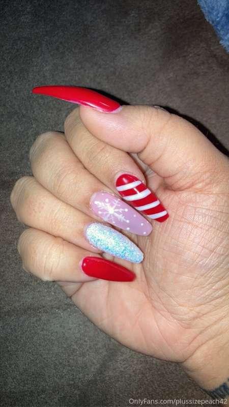 Treated myself and got my nails done 😍