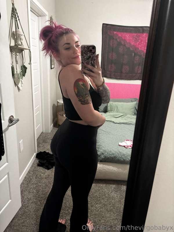 do these pants make my ass look spank-able?🖐🏻🍑