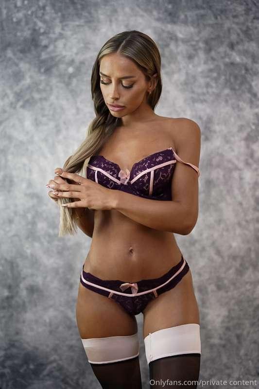 Like if you wanna see more pictures from this shoot