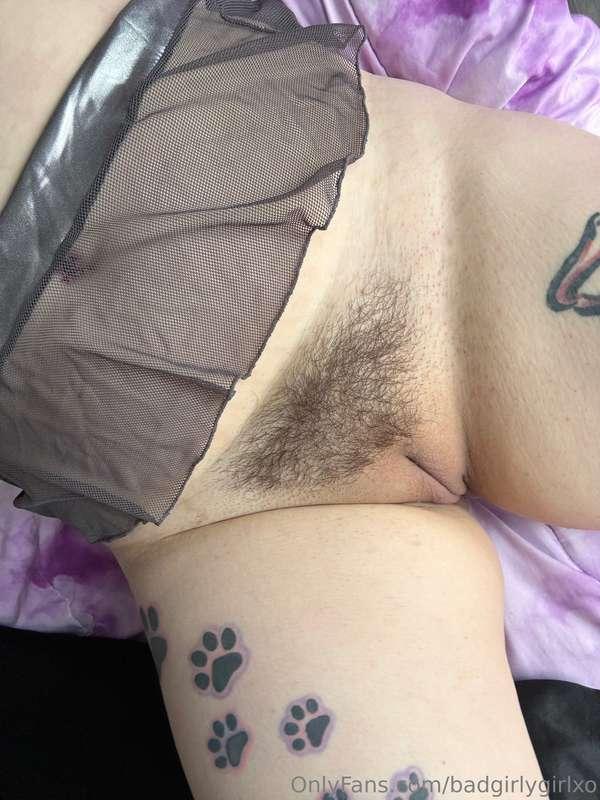 Eat hairy pussy? 👅