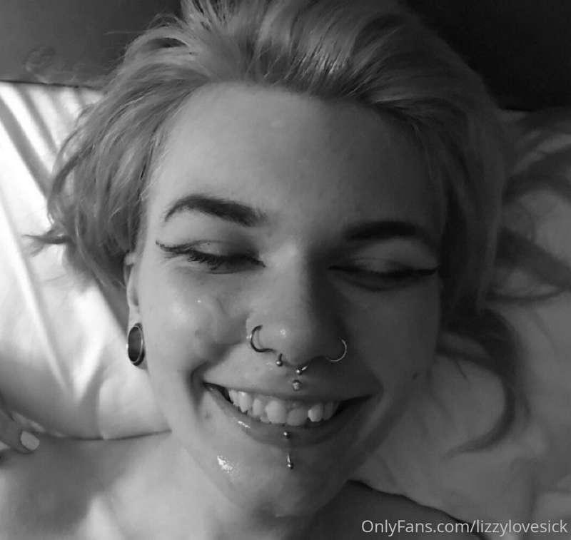 The best girls are the girls that smile when you cum on thei..