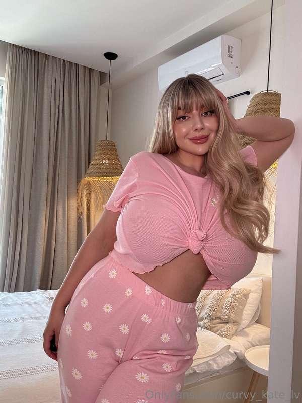 Hello hello to whoever is flipping through this feed! 😘💗 I w..