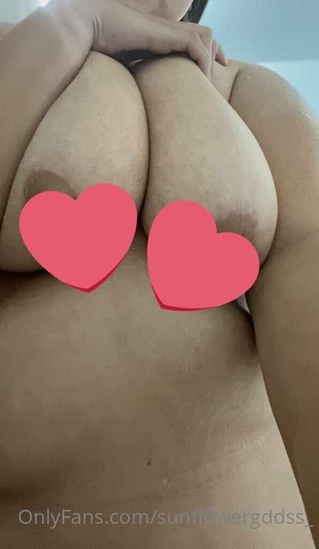 They sure are cute titties 😏😏