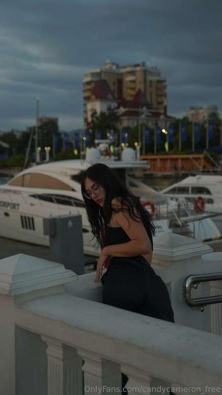 Roaming through picturesque landscapes, discovering the worl..