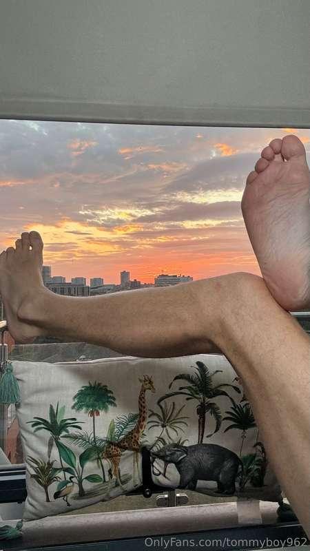 🦶 ☀️