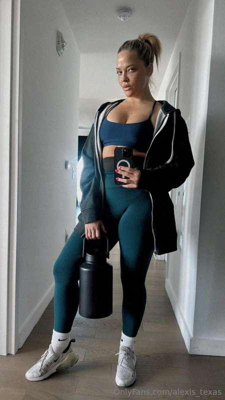Rise ☀️ and grind 🍆 that cock on your fav big booty this mor..