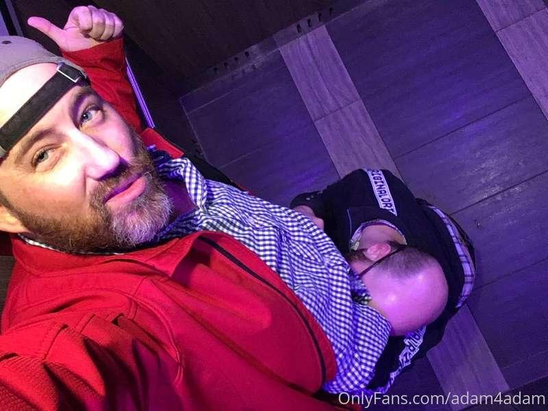 Quick bj from a hot daddy in a hotel elevator