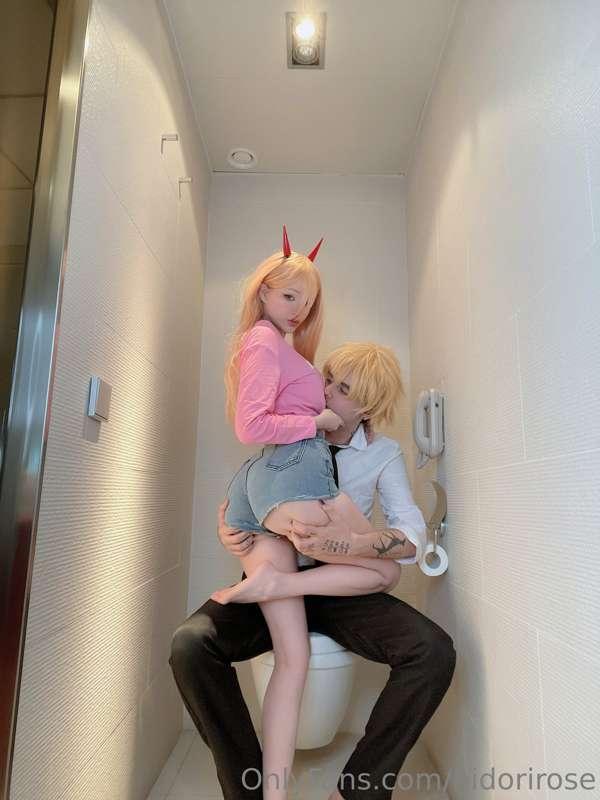 Grabby hands ✨
Power x Denji cosplay

With Denji  @hanscphot..