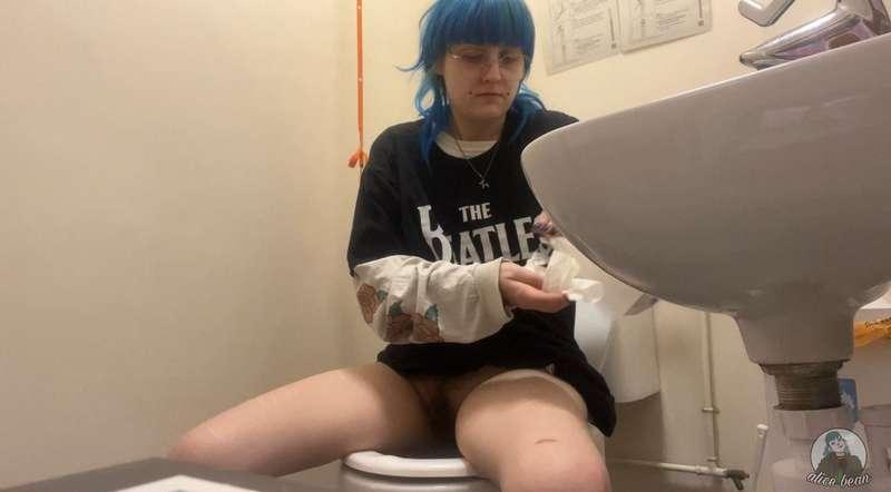 VAGINA SWAB 2- I forgot to take my phone in the last few times lol, but here I am doing my STI test and pregnancy test at the clinic, yet again being a responsible creator... I pee in a cup and then finish in the toilet, and swab all up in my bajingo!

#fetish #pee #peeing #peefetish #piss #pissing #toilet #taboo #public #realpublic #cute #bluehair #alt #alternative #altgirl #petite #british #english 


