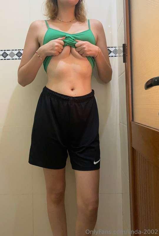 swipe 👉 to remove my shirt ;)