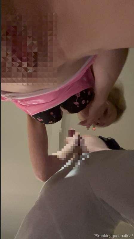 A little Smokey blowjob with a bit masturbation
@royco