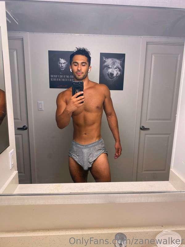 Do you like an alpha daddy with a thick cock?😈😎
