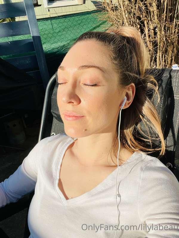 It was so sunny today!! ☀️✨Hope y’all had a great Saturday!