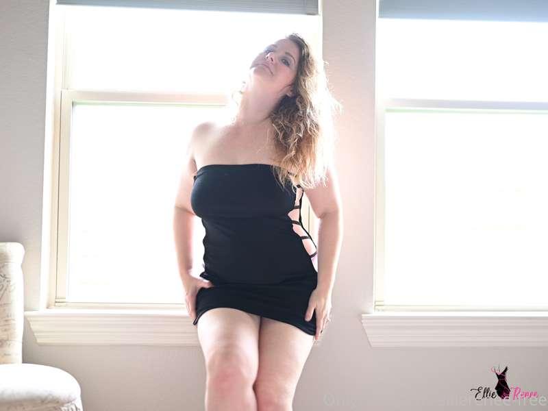 This black dress though.... hope you've had a great week! 🥰 ..