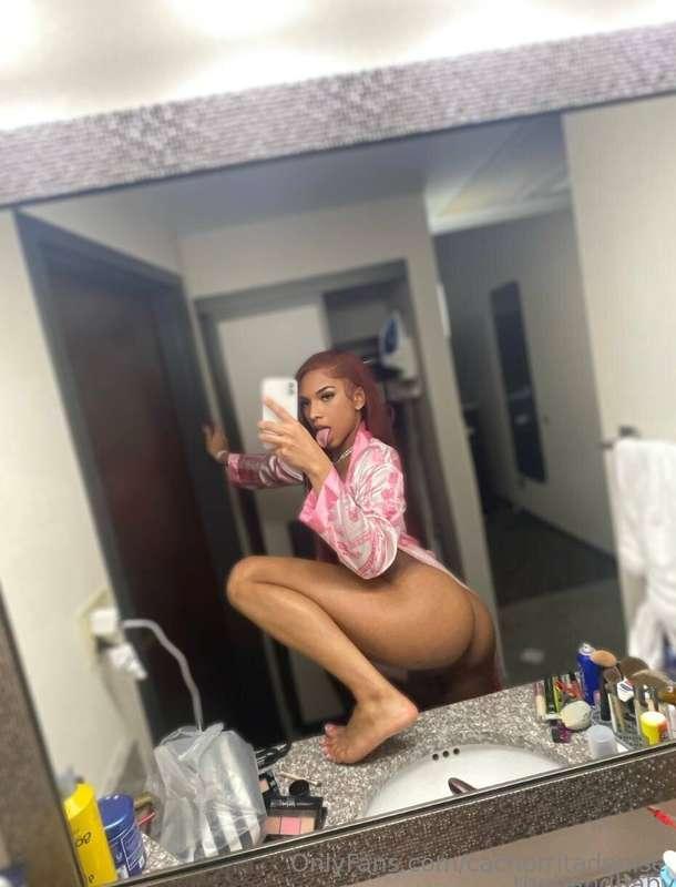 @petitepeachbby hot trans girl with a perfect body 🥰