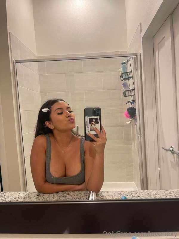 selfie queen