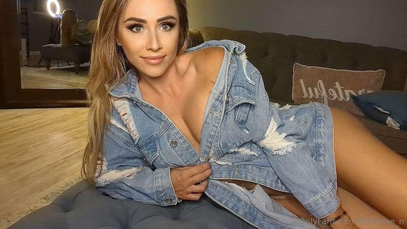 Tip $5 and open my jacket 😜🩵
