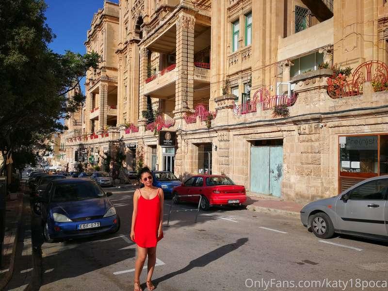 Passion-red! My short red skirt is waiting for you. Lift it ..