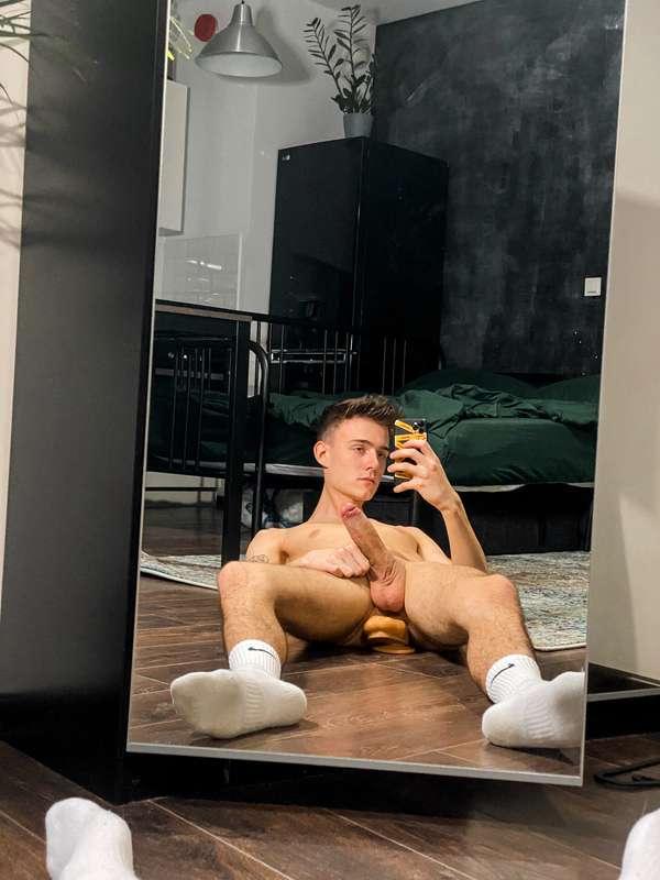 For those who were asking, yup I can fit it all 🤨😈