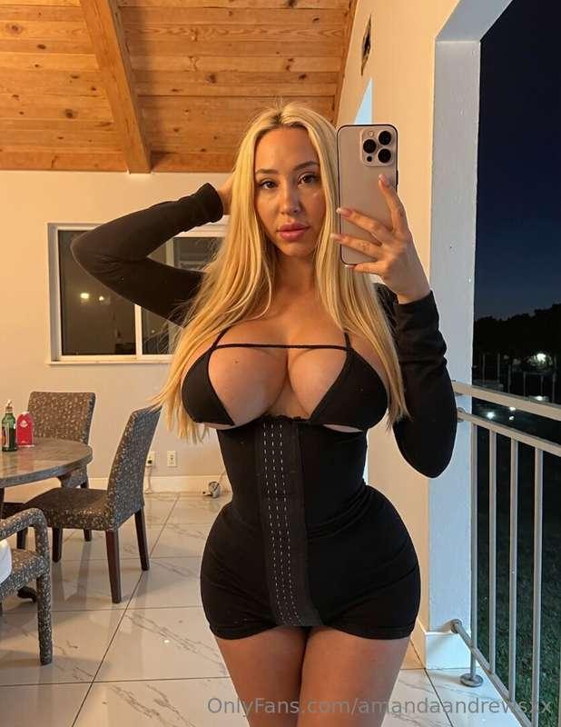 tell me… do i make it hard for you to focus? 😏