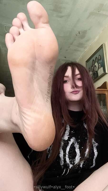 new upload, sole selfies and soles! customs are openvideo ca..