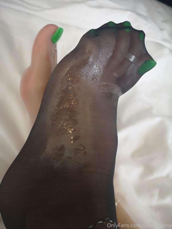 Ohhh this felt good! @meat4feet certainly covered my nylons ..