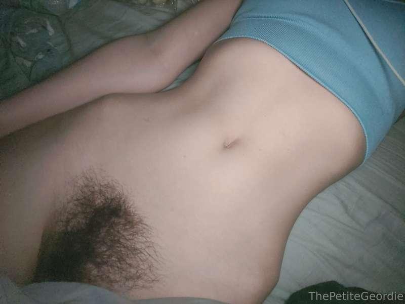 You staring at my pretty tummy or my lil bush??🌳