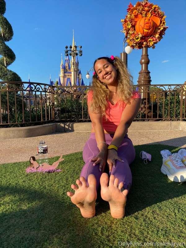 Airing out my toesies at Disney World's Magic Kingdom 🏰🦶🏼