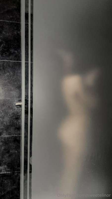 Ready to dive into a conversation as steamy as this pic? 💬🔥