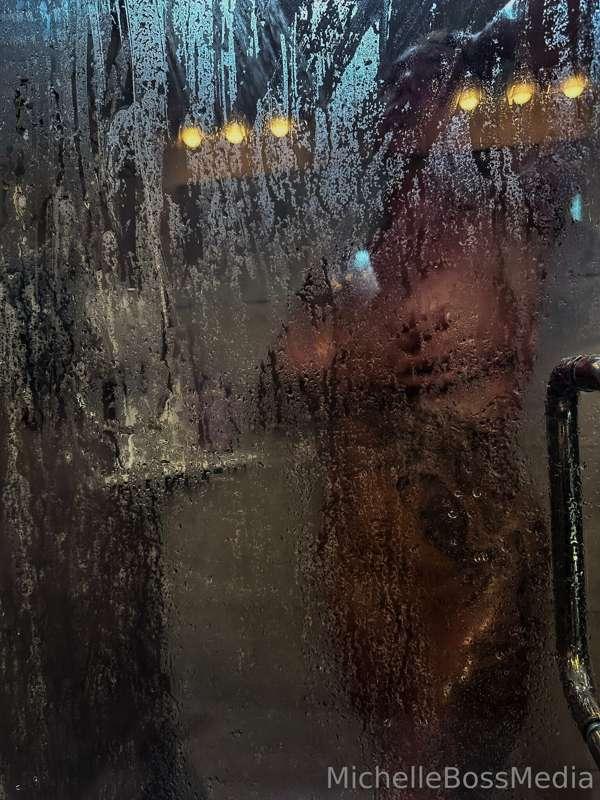 What happens in the shower stays in the shower? 😉🙊 Don't kis..