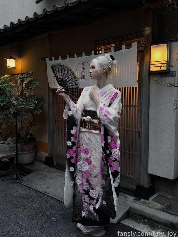 Love this beautiful gown 💮 Looks cute right?🤍

#Cosplay #fyp #kimono #Egirl #Blond #Cutie #petite #skinny #young #18yo #babyface #TikTok  #babygirl #gfe #gamergirl #tiny 