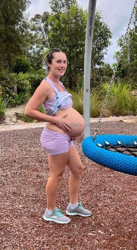 Who loves seeing me this big? 😍 I know I do!  You’re support..