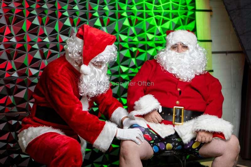 Santa @daddyinglasses lap was sore from everyone sitting on ..