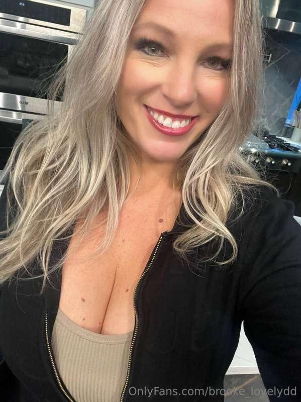 Am I the kind of woman you would date? 😇