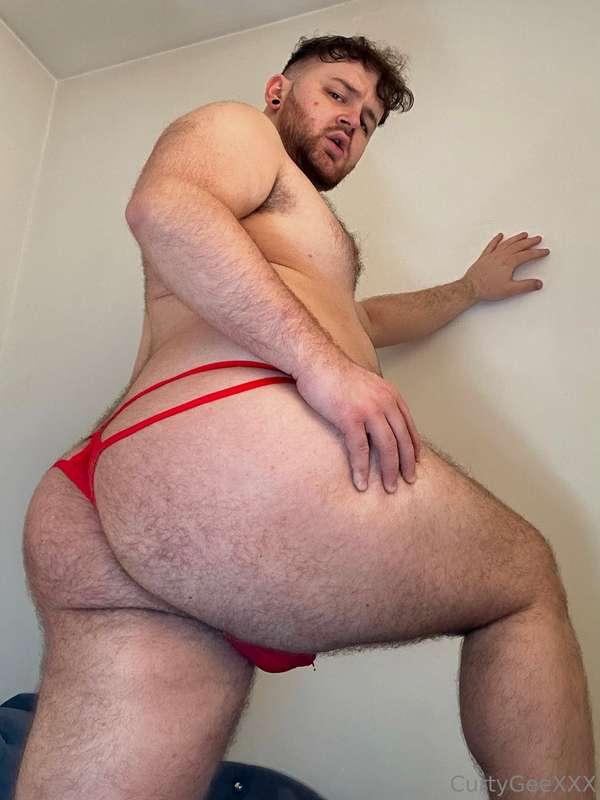 Is red your new favourite colour? 🍑😉