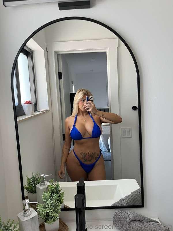 Nothing is more sexy than confidence... and bikinis 😋