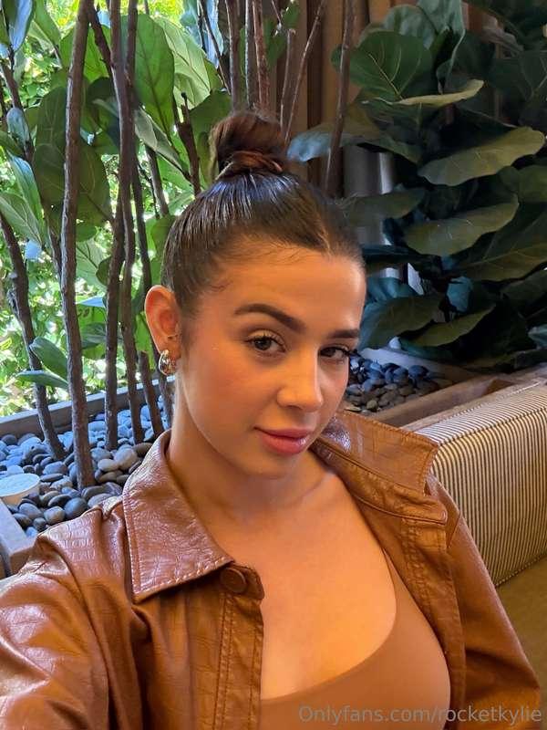 Do you like my bare face look?😊