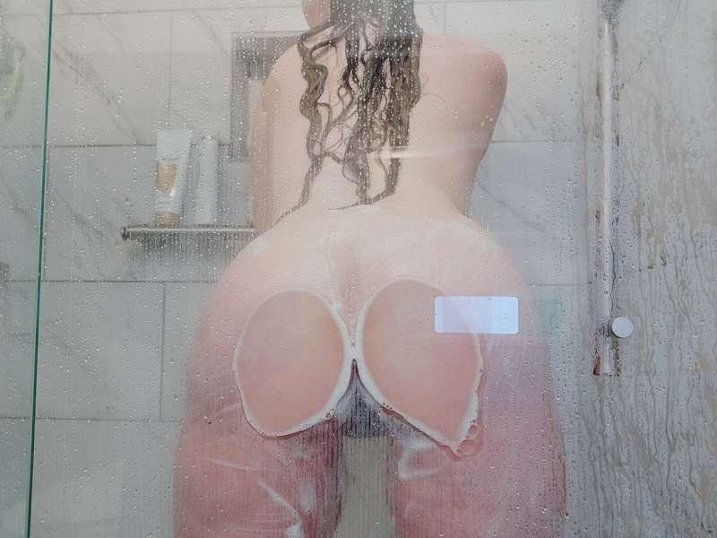 Help me shower?? 😈