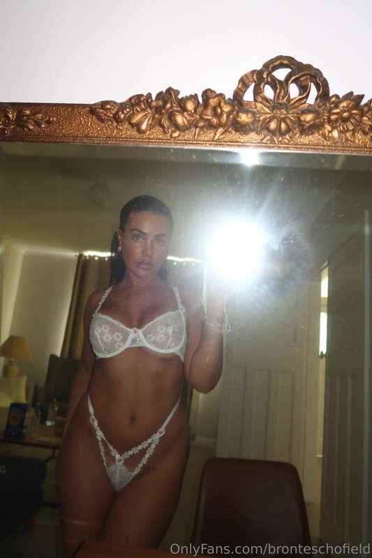 Innocent eyes, dangerous body 👀🥵