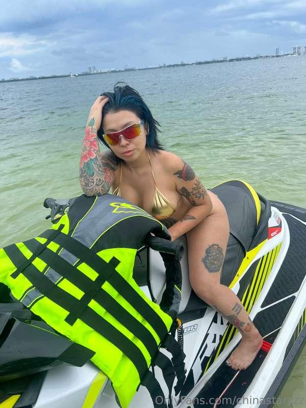 Check your DMs for a titty bundle 🤭
