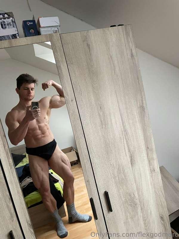 Shredded , Full , bubbly muscles thats what everybody loves ..