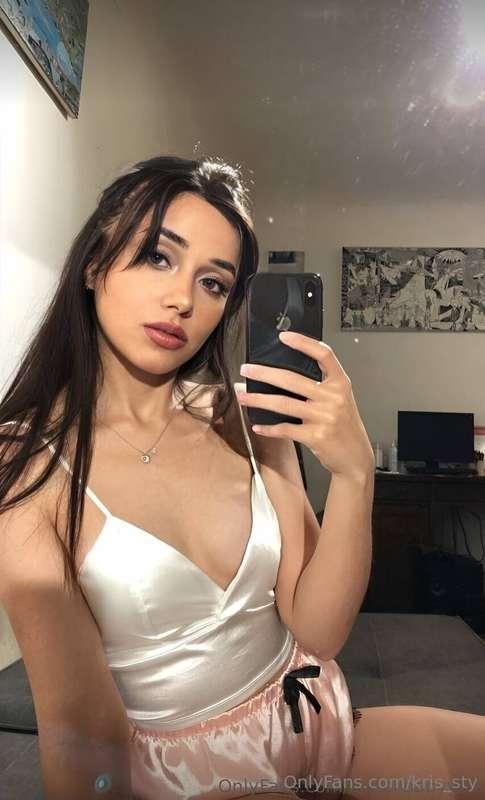 This 🌸 @angellbabyy21 with big tasty ass really needs some n..