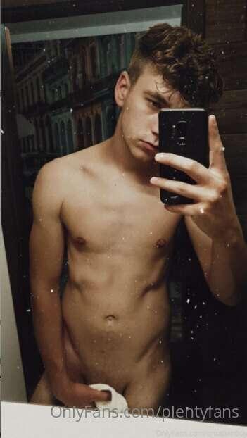 @croatianboy 23y.o Follow me for more 30% dicout for 10 new ..