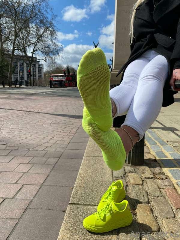 Neon 🧦&👟💚

Part 2
