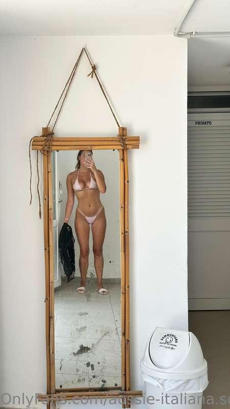 frisky.fifi image #3